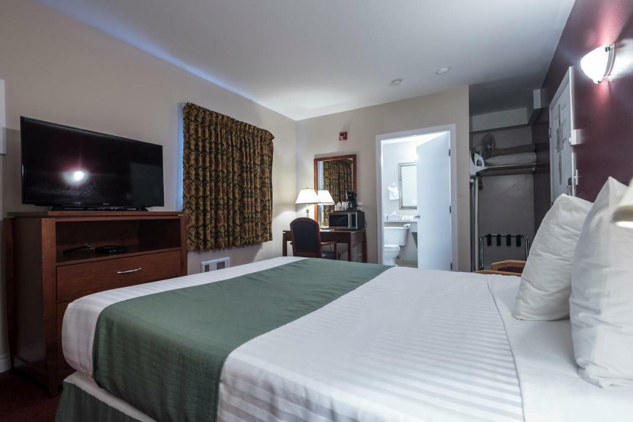 Port Augusta Inn Comox Dış mekan fotoğraf